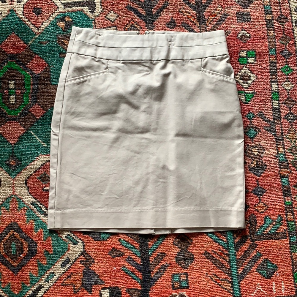 Banana Republic beige pencil skirt